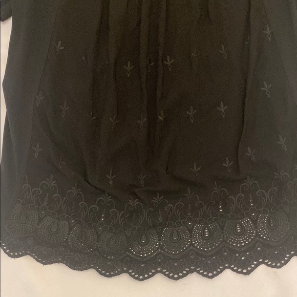 Chico's Embroidery Lace Back Black 
Short Sleeve Top - Size 2 (12) - Picture 4 of 8